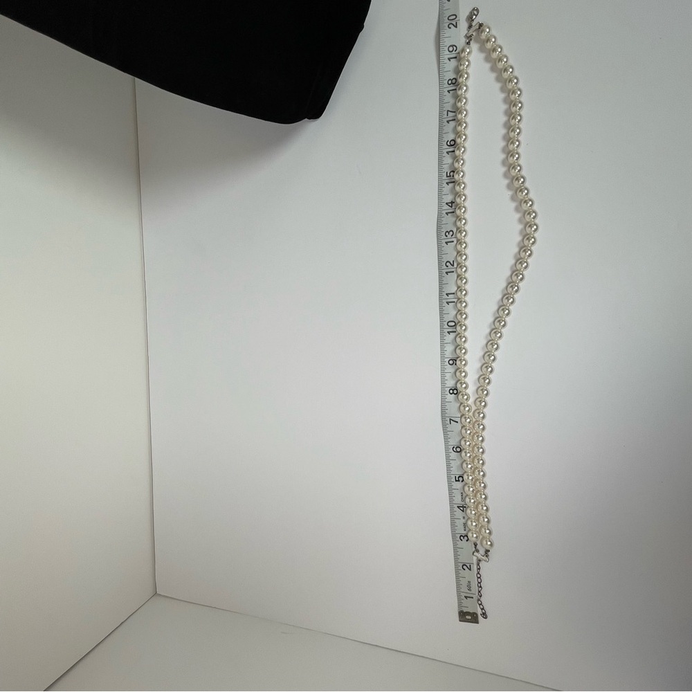 Elegant Double-Strand Faux Pearl Choker Necklace - Picture 5 of 6